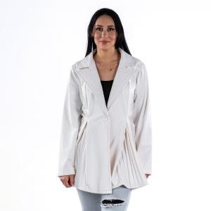 جاكيت جلد بقصة واسعة