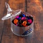 وعاء الحلوى الفاخر المصنوع من الأكريليك، بتصميمه المميز ذي النقش الماسى