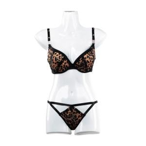 قطعتين حمالة صدر وسروال داخلي بأسلاك