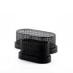 مجموعة سلال تخزين معدنية أنيقة بيضاوية الشكل.