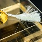 صينية تقديم فاخرة مع غطاء ذهبي على شكل قبة مع مقبض خاتم