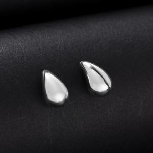 أقراط اصطناعية على شكل دمعة أنيقة، خفيفة الوزن، ومتعددة الاستخدامات