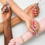 إيسنس ميتا جلو أحمر شفاه متغير اللون