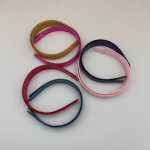 طوق رأس بلاستيكي بسيط بتشطيب مطفي وأسنان داخلية طقم 12 قطعة