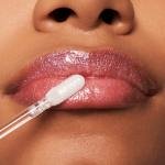 Essence Meta Glow Multi -Perfective Lip Gloss 01