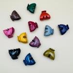 مشابك شعر صغيرة بشكل صدفة لامعة