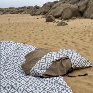 طقم صلاة نسائي مقاوم للماء – بني فاتح