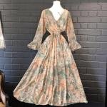 فستان ماكسي ملفوف بنقشة زهور بأكمام منسدلة وخصر منفوش