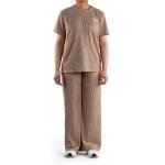 طقم ملابس منزلية بنقشة مضلعة تطريز على الصدر وقصة مريحة راحة وأناقة في كل لحظة