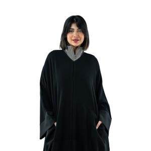 عباية بتصميم بسيط منقوشه مه جيوب كبيره