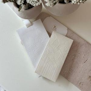 طقم أظرف ورقية منقوشة – تصميم نباتي دقيق