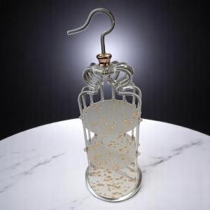 صينية تقديم برقائق الذهب