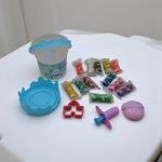 مجموعة دلو عجين اللعب الحيوانات 12 لونا زاهيا مع قوالب تشكيل وتصميم غطاء مضاد للتسرب