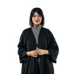 عباية بتفاصيل أزرار وتصميم بسيط