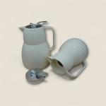 طقم من ترمسين حراريين بسطح مموج ومقبض فضي أنيق