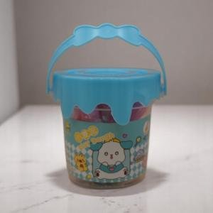 مجموعة دلو عجين اللعب الحيوانات 12 لونا زاهيا مع قوالب تشكيل وتصميم غطاء مضاد للتسرب